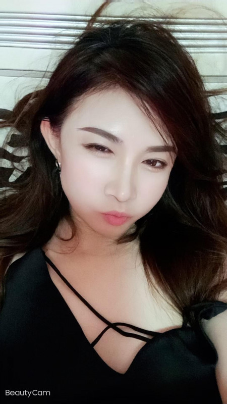 服务态度很好的轻熟女